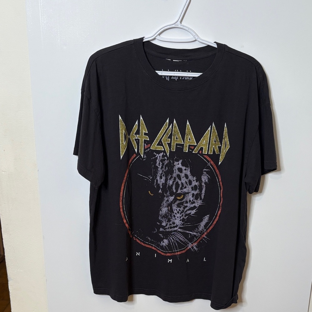 Def Leppard Black Graphic Tee
